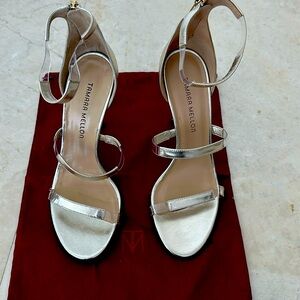 Never worn Tamara Mellon sandals metallic
With dust bag.